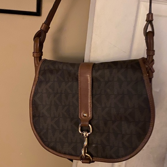 Used a few times like new in great shape used 2x make an offer 👜 - Picture 4 of 5